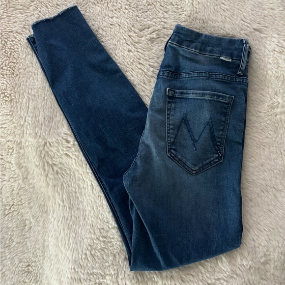 Mother - High Waisted Looker Ankle Fray Skinny Jeans in Lure Me In - Picture 9 of 9